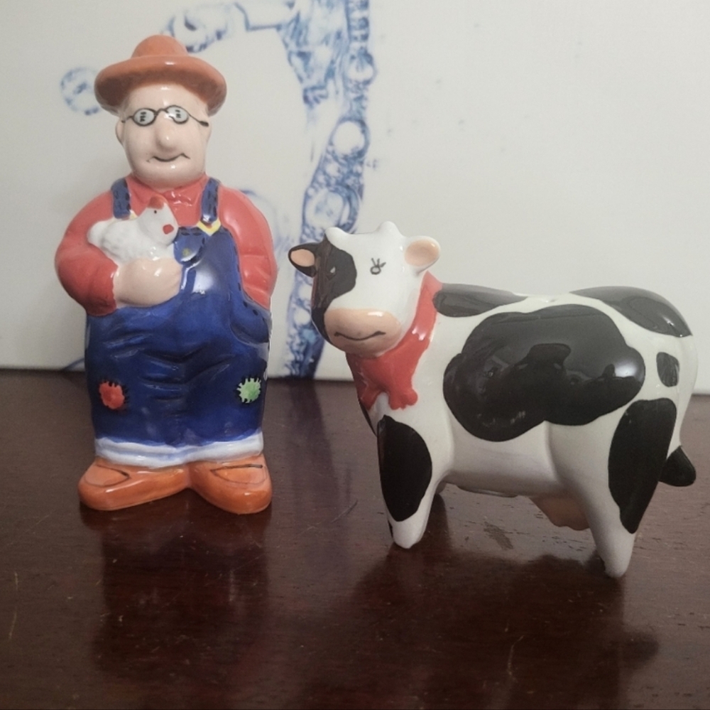 VTG Farmer And His Cow, Salt&pepper Shakers